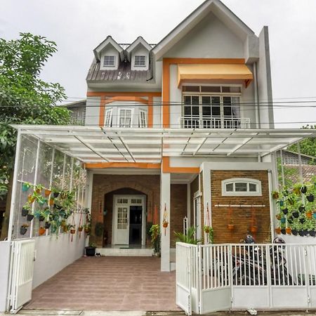 Готель Reddoorz Near Sindu Kusuma Edupark 2 Cebongan Екстер'єр фото