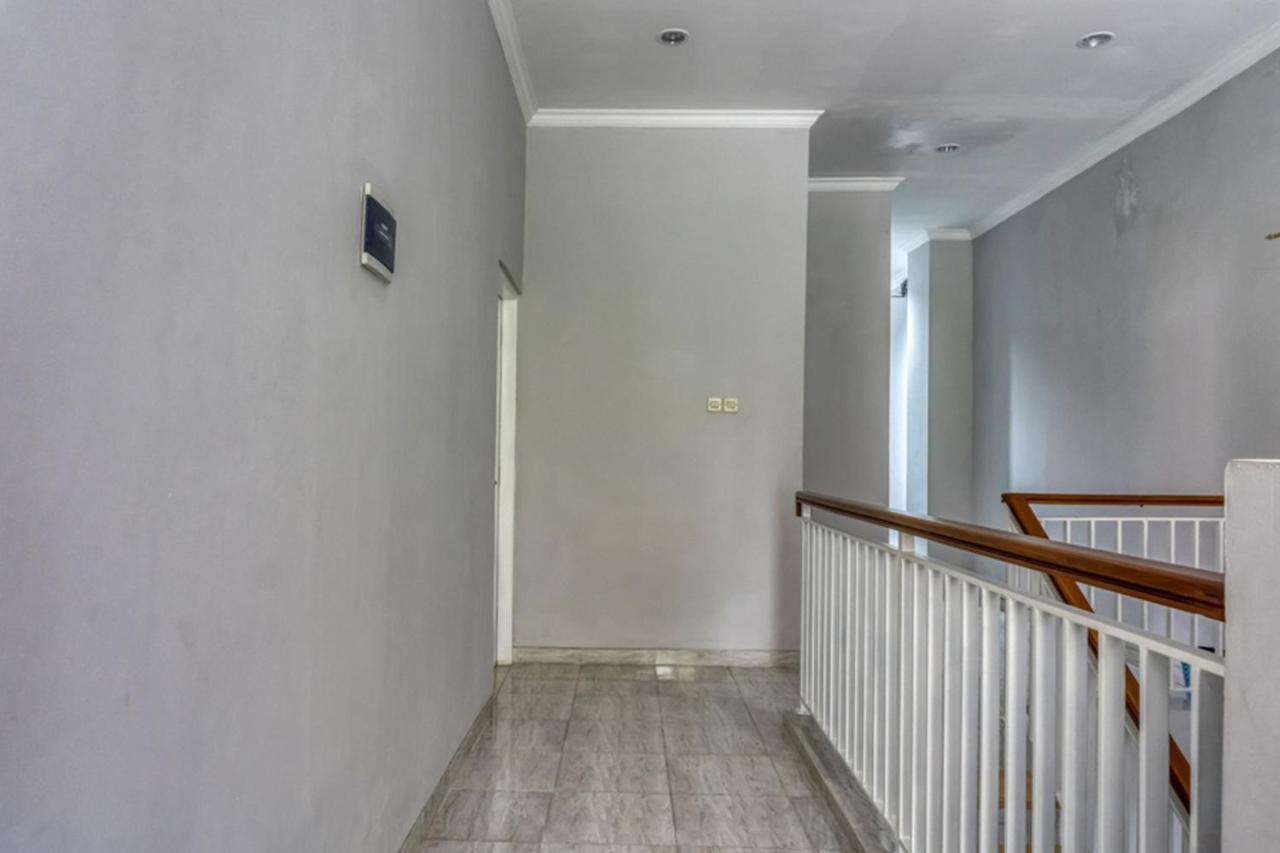 Готель Reddoorz Near Sindu Kusuma Edupark 2 Cebongan Екстер'єр фото